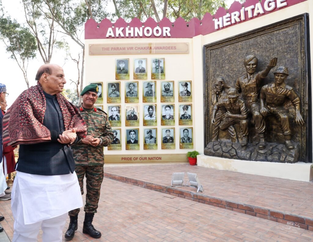 भारतीय सेना दिवस 2025: पुणे में युद्ध विकास का प्रदर्शन, रक्षा मंत्री ने सेना की उपलब्धियों को सराहा