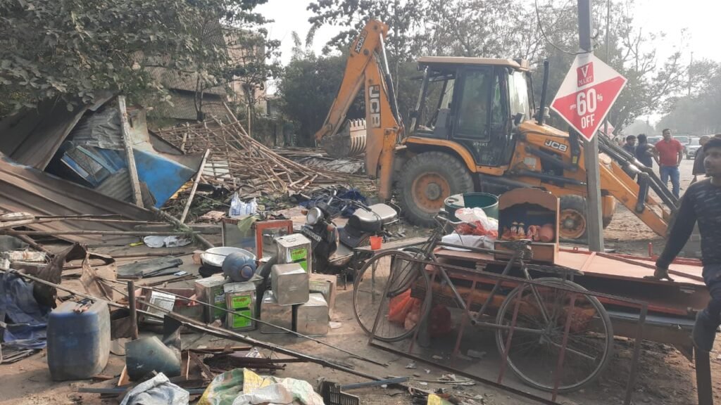 औद्योगिक क्षेत्र में यातायात बाधा के चलते कार्रवाई
