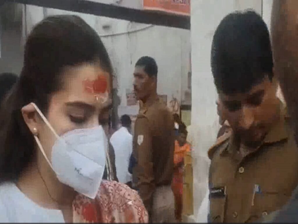 सोशल मीडिया पर वायरल हो रही तस्वीरें