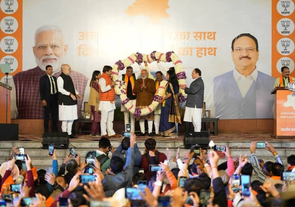 दिल्ली चुनाव 2025: 27 साल बाद भाजपा की वापसी 70 में से 48 सीटों पर कब्जा, ‘आप’ 22 पर सिमटी, कांग्रेस का सूपड़ा साफ