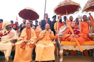 भगदड़ के बाद पहली बार प्रयागराज पहुंचे सीएम योगी, कहा- "सनातन धर्म को कोई हिला नहीं सकता"