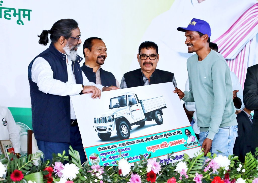 झारखंड में विकास की नई लहर: सीएम हेमंत सोरेन ने 4.12 अरब की योजनाओं का किया शिलान्यास और उद्घाटन